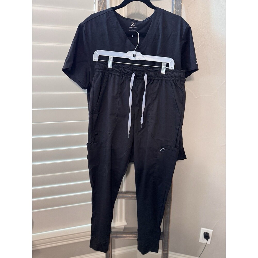Scrub set Zinnia Core Black XL Top and Large Bottoms EUC